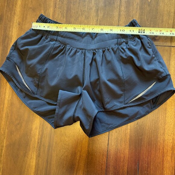 Lululemon Women's Hotty Hot High-Rise Lined Short 2.5" Black Size 6 - Picture 10 of 15
